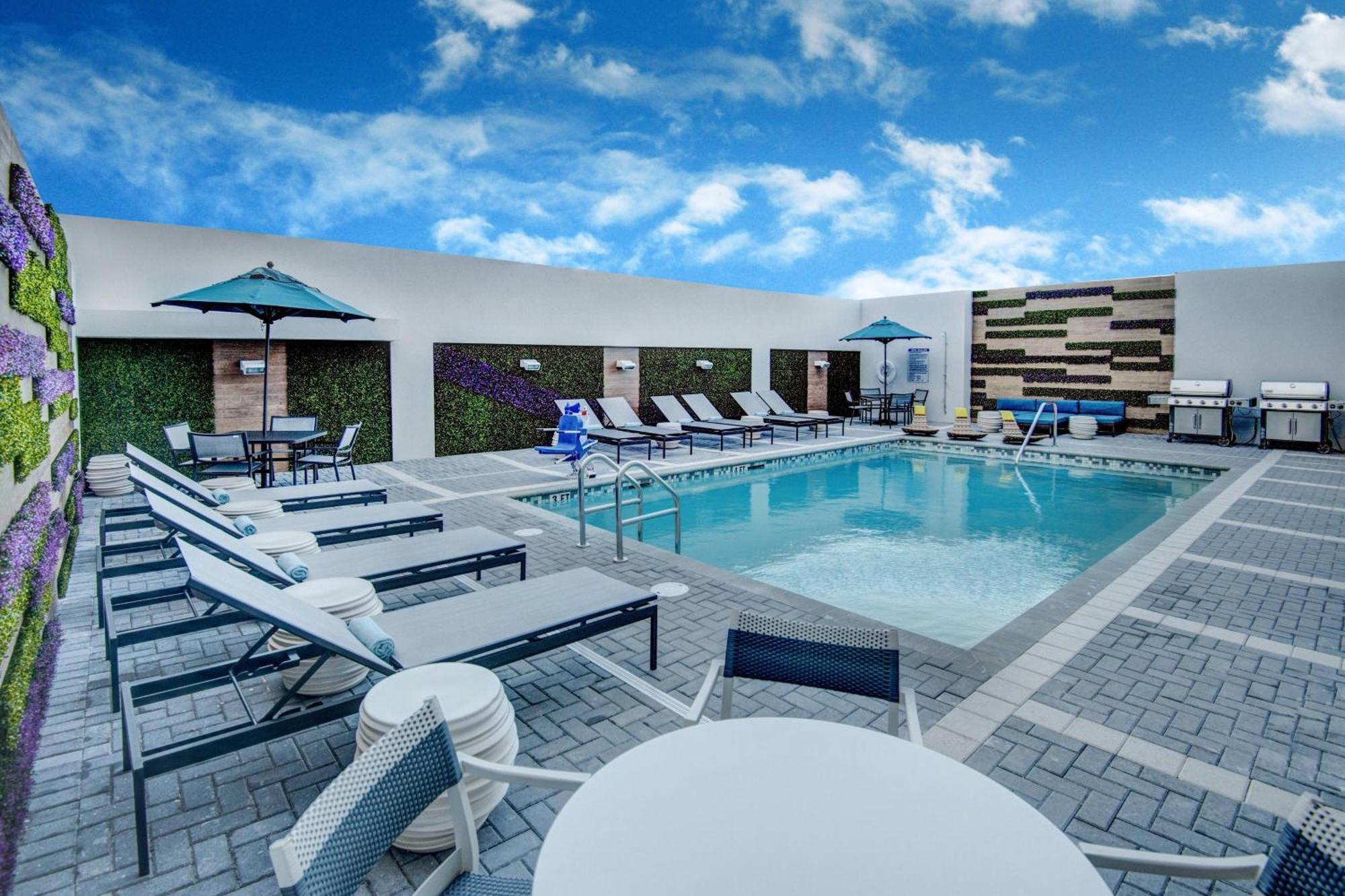 Towneplace Suites By Marriott Miami Airport Bagian luar foto