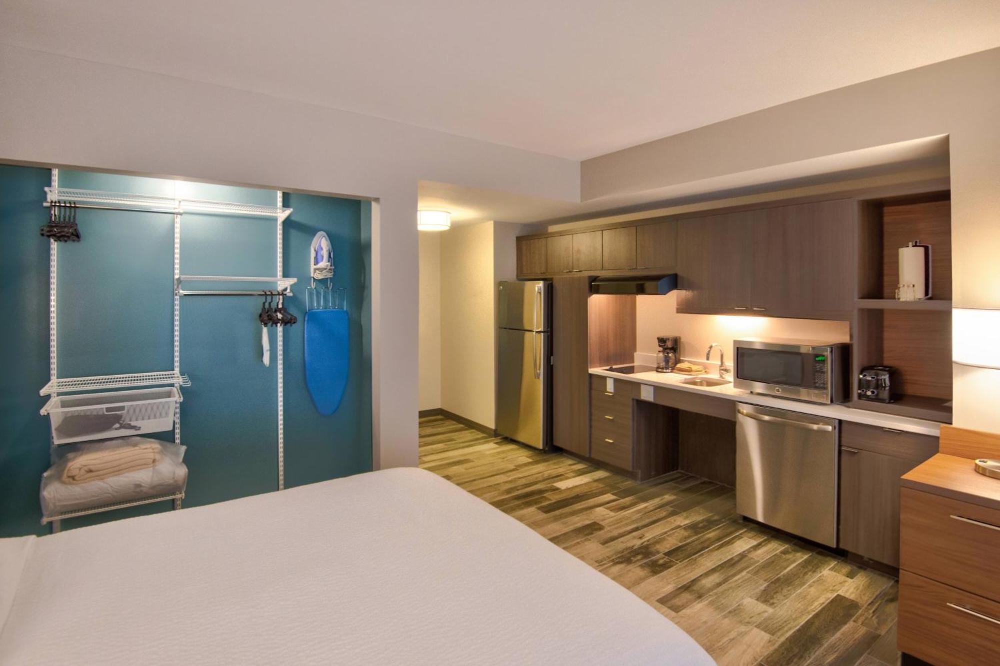 Towneplace Suites By Marriott Miami Airport Bagian luar foto